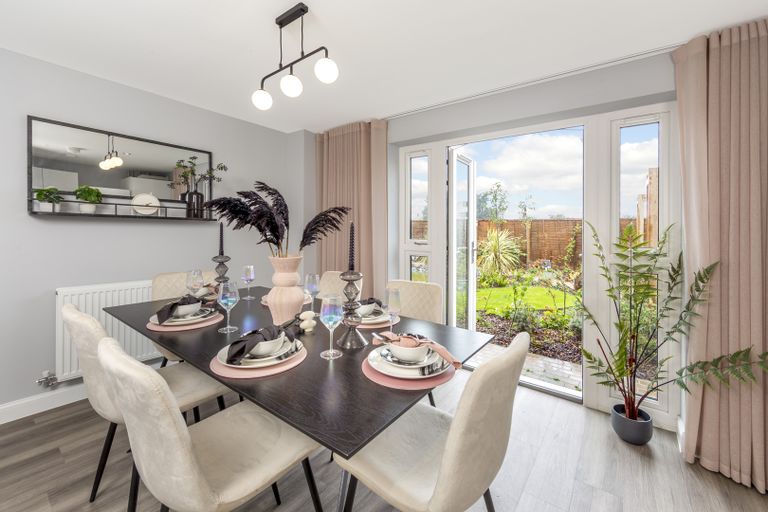 Property 3 of 10. Maidstone Dining Area