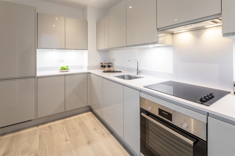 Property 3 of 6. 25.12.05 Meridan P907-47-Hdr