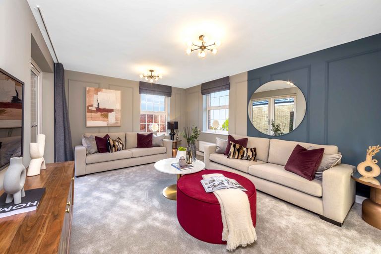 Property 1 of 8. Spacious Lounge