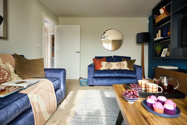 Property 2 of 10. Comfortable Lounge Area