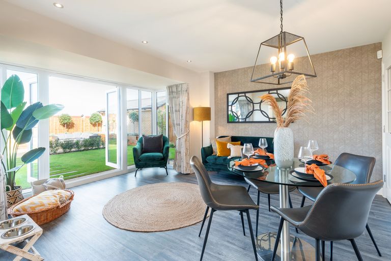 Property 2 of 7. 5 Bedroom Manning Family Area Garden