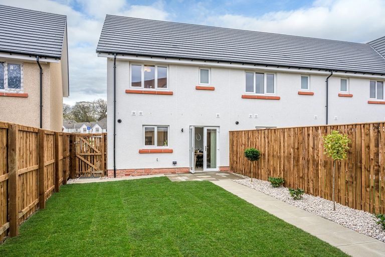 Property 2 of 15. Millgate Lawns, Winchburgh