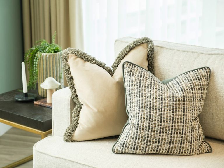 Property 3 of 10. Living Room